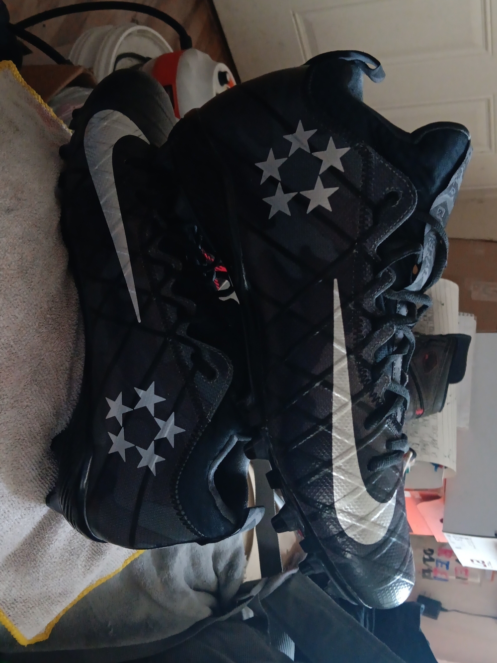 Nike Mens 12.5 Black Football Cleats with Grey Swoosh